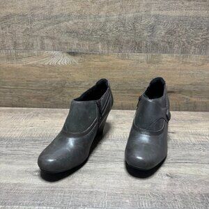 Clarks Ruby Edge Grey Leather Booties Women's Size 8.5